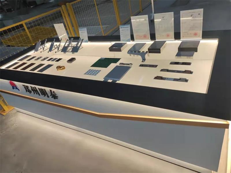 河南省委書記樓陽生、省長王凱蒞臨明泰鋁業(yè)子公司明晟新材料參觀調(diào)研